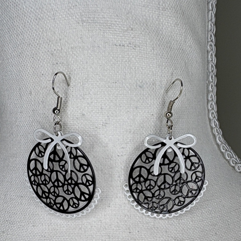 Black and White Earrings. Peace & Bows